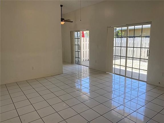 2nd image of 21210 NE 9th Pl APT 4