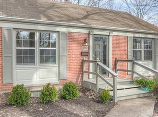 100 W Pocahontas Ln, Kansas City, MO 64114