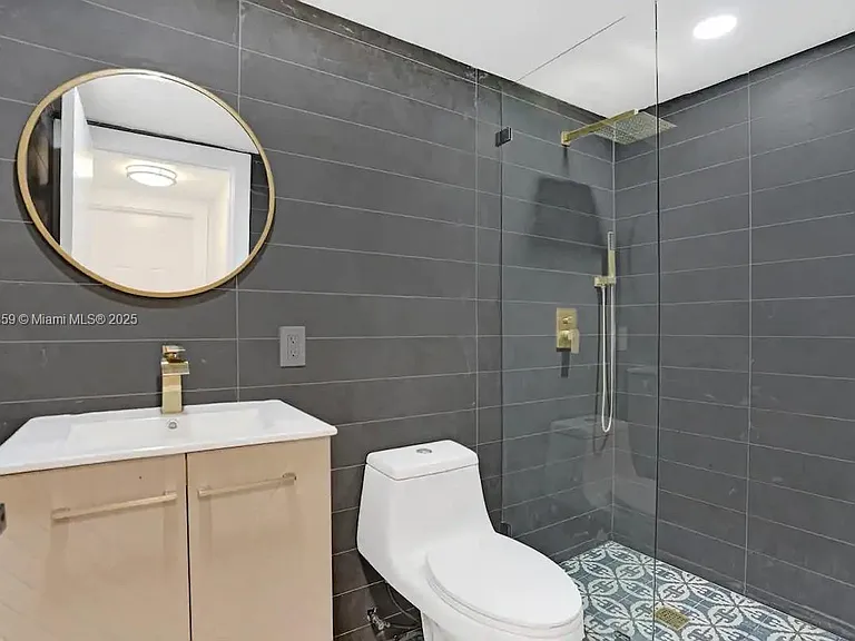 2100 SW 28th Way — Photo 31
