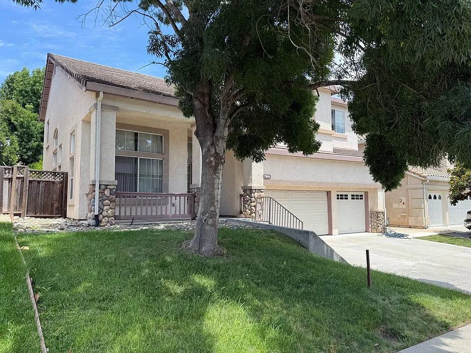 709 Black Oak Way