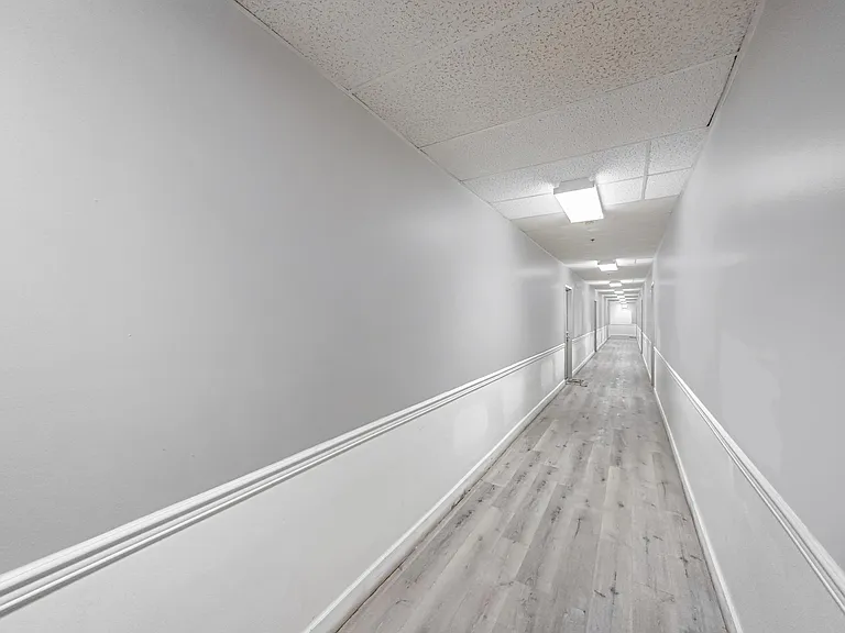 Hilltop Crescent Apartments — Photo 24