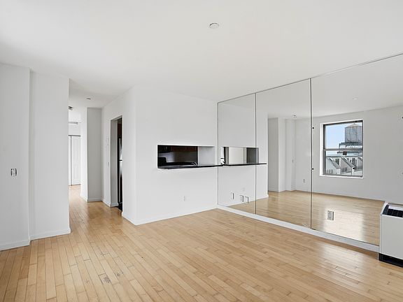 5th image of 20 West St APT 38E