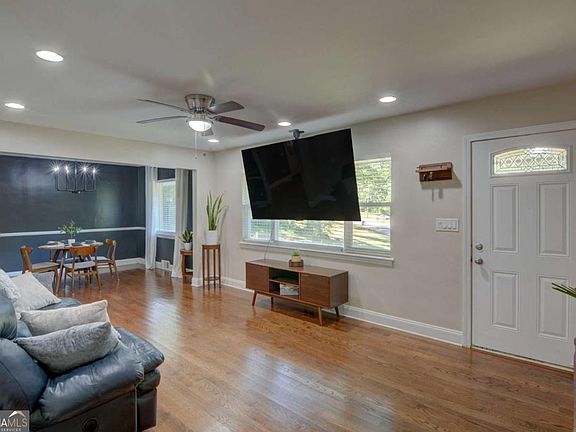 3rd image of 691 Heathmoor Pl