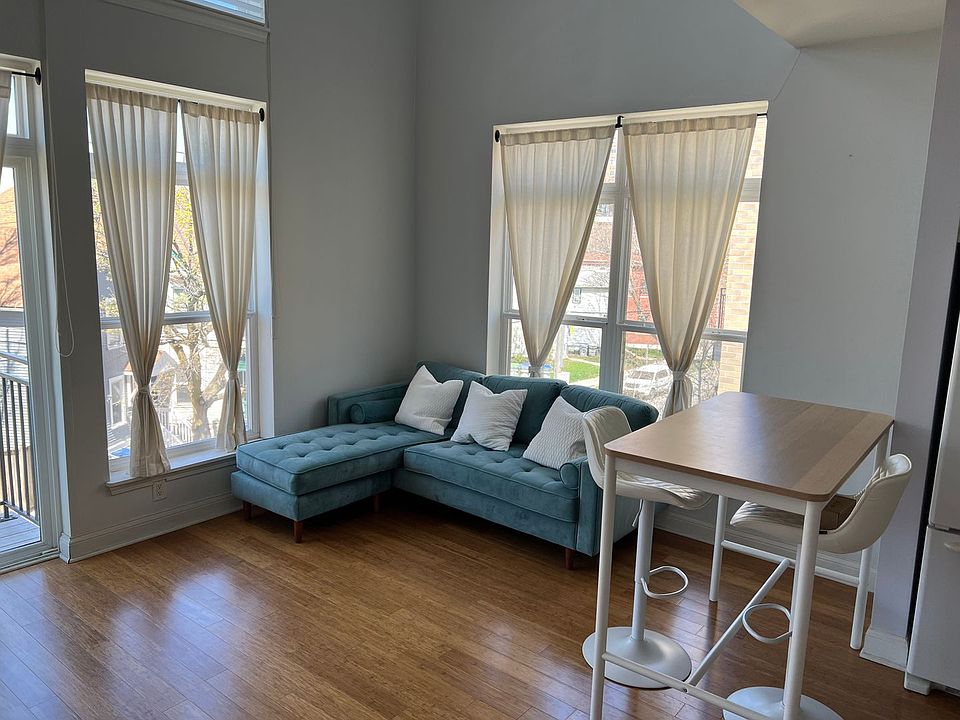 1st image of 1550 N Warren Ave APT 300