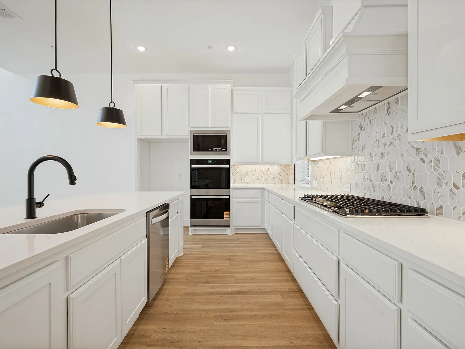 3 bed, 2.5 bath, 2398 sqft, $3,950 — Photo 4