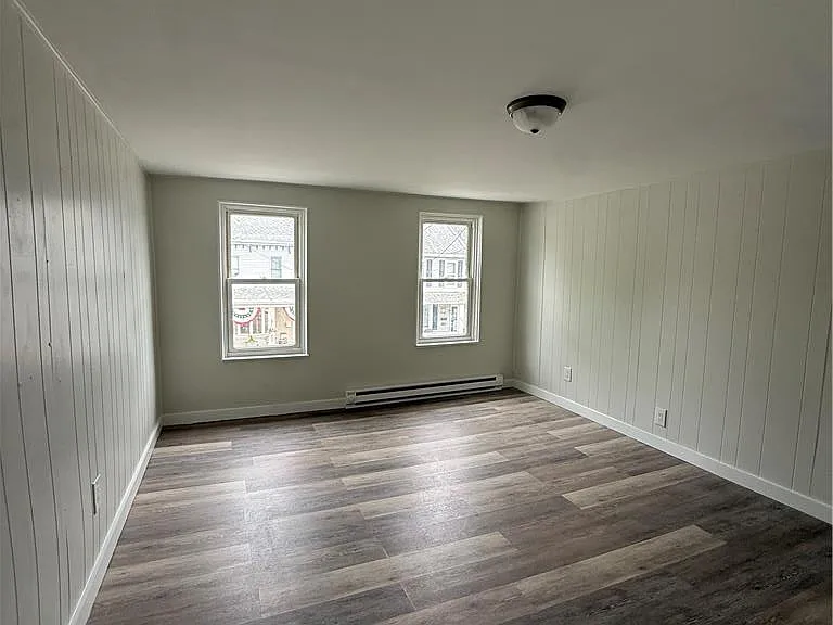 435 E Union St — Photo 4