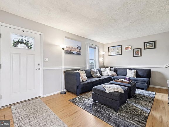 3rd image of 177 Alymer Ct