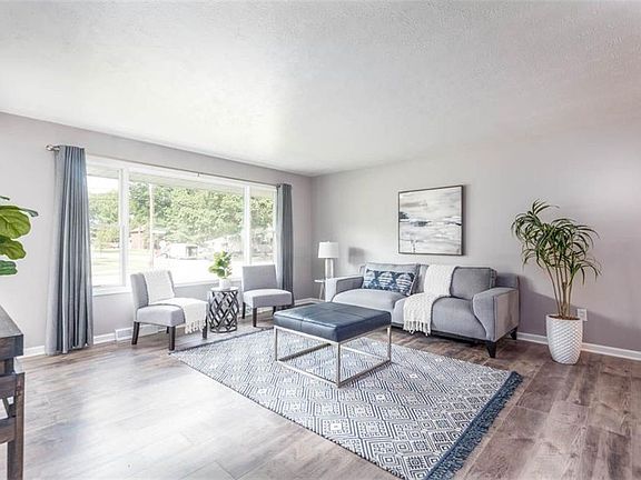 3rd image of 27503 Hollywood Dr