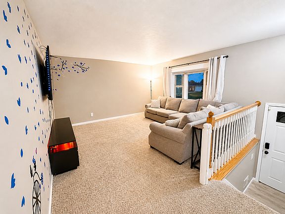4th image of 1239 Bellflower Ave
