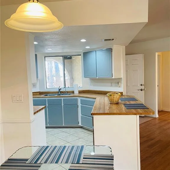 383 Swan Dr — Photo 2