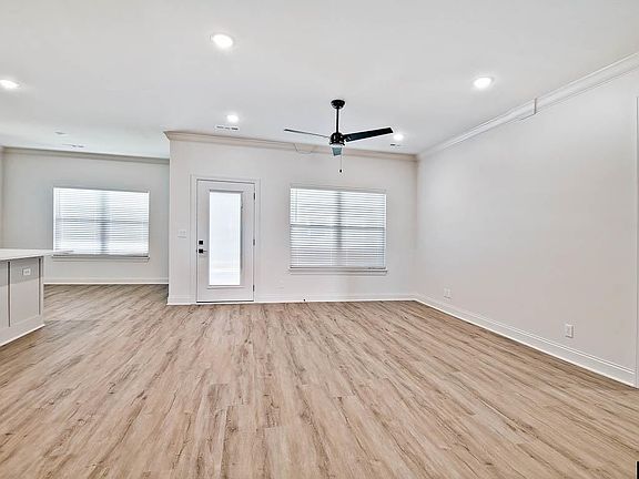 5th image of 1061 Nottington St