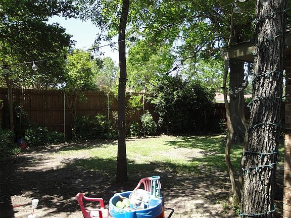 5th image of 729 Brighton Ln