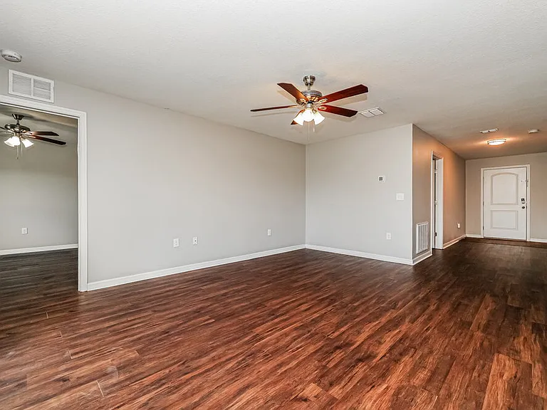 720 Chatham Walk Dr — Photo 3