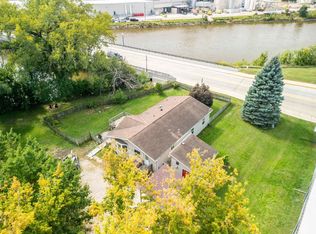 812 S Main St, Jefferson, WI 53549