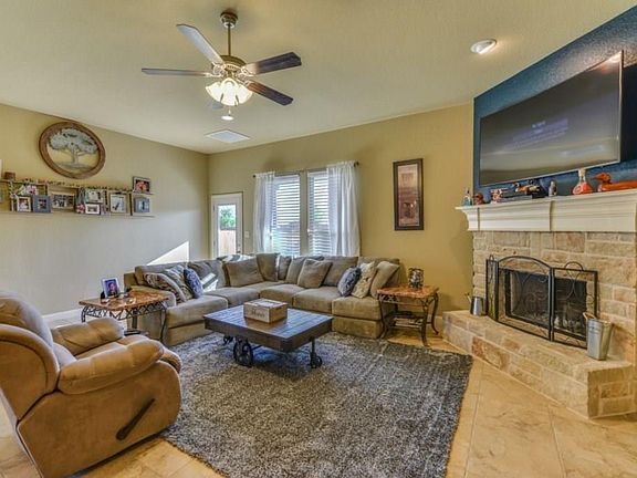 4th image of 120 Donna Cir