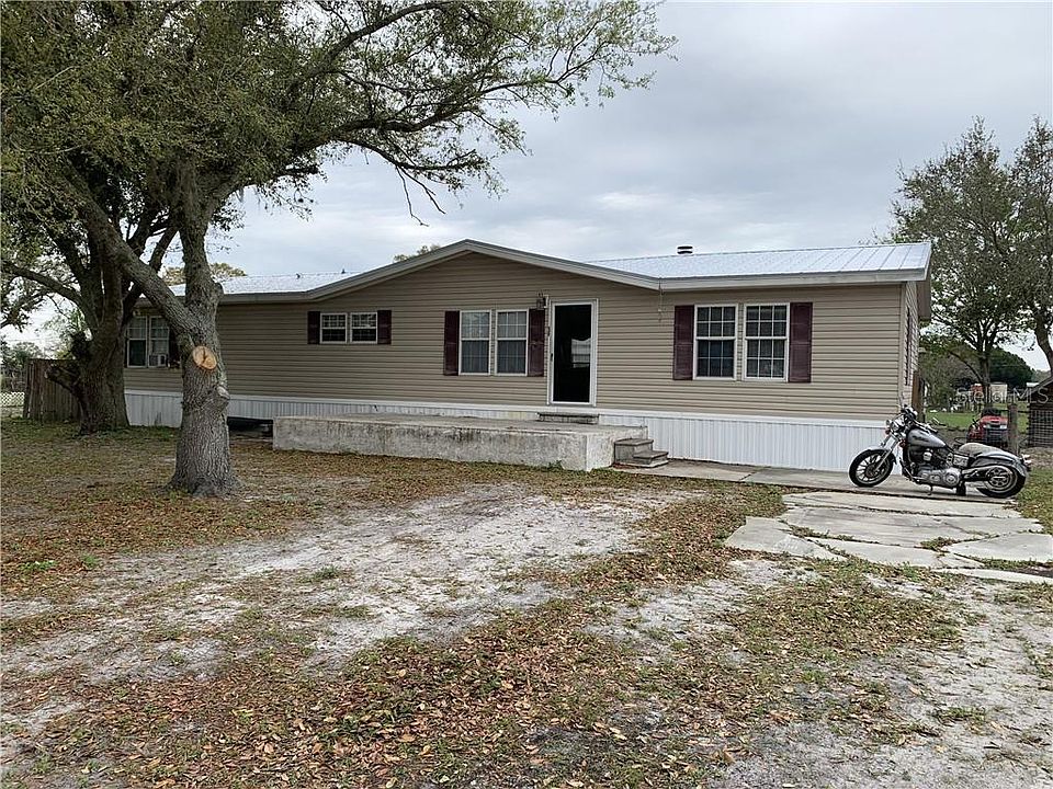 1st image of 3044 NE Hurst Dr