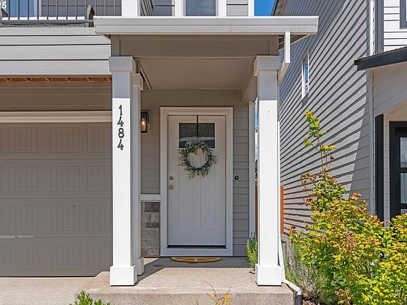 3rd image of 1484 N Steiwer Ln