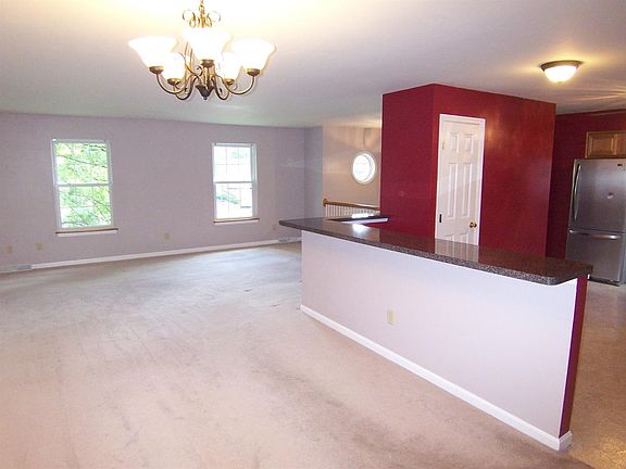 5th image of 908 Baker Ct