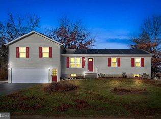 3235 E Pheasant Dr, Dover, PA 17315