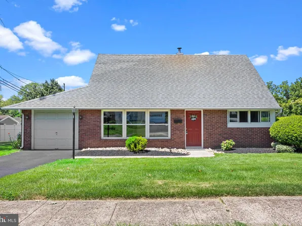 83 Towpath Rd, Levittown, PA 19056