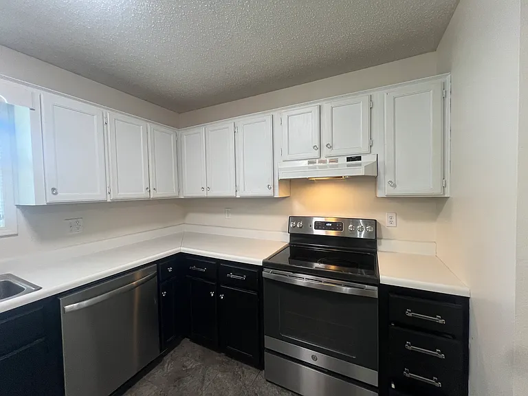 204 E Robberson St — Photo 9