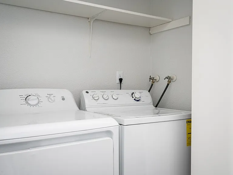 Kentwood Apartments — Photo 30