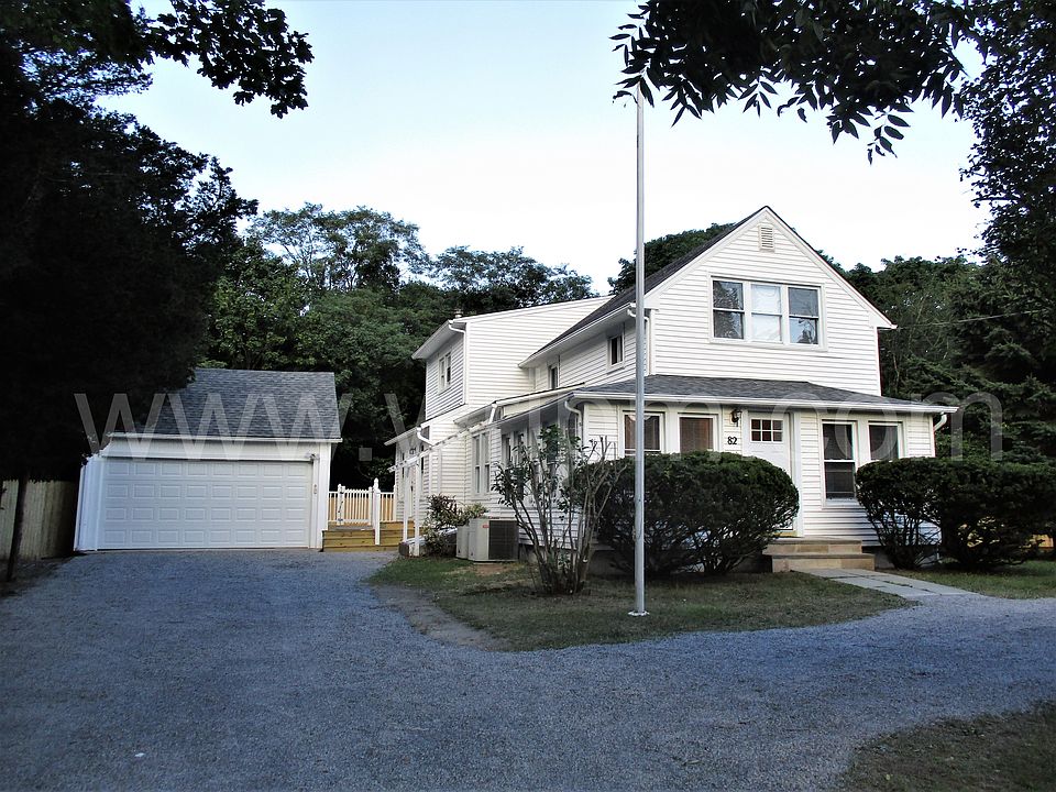 1st image of 82 Oak St