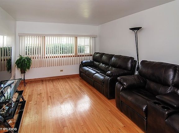 3rd image of 2834 Highland Ave