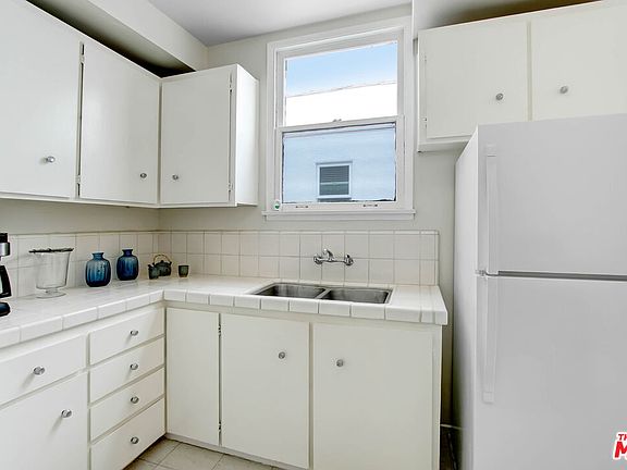 3rd image of 442 N Orange Grove Ave #444-1/2