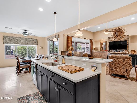 3rd image of 2639 E Sawyer Rd