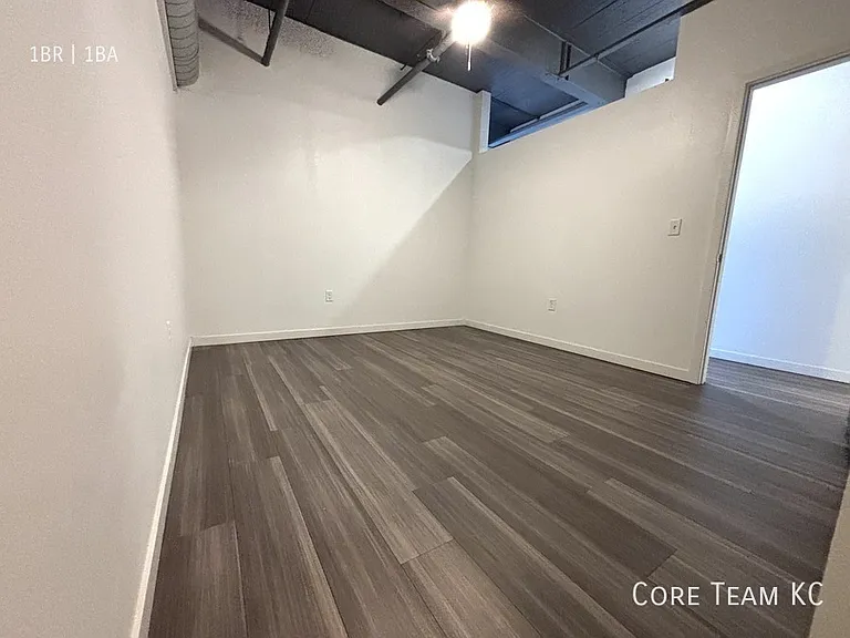 1180 E 30th St #307 — Photo 9
