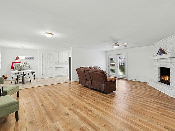 3rd image of 846 Mount Zion Rd