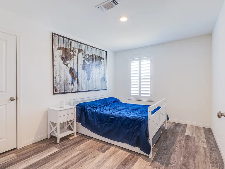 Lush Oasis Ave — Photo 20