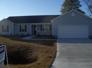 106 Pebble Grove Dr, Richlands, NC 28574