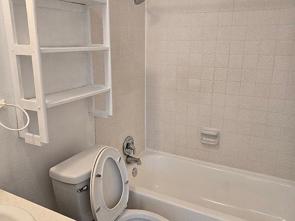 5th image of 2241 Curlew Ave APT B
