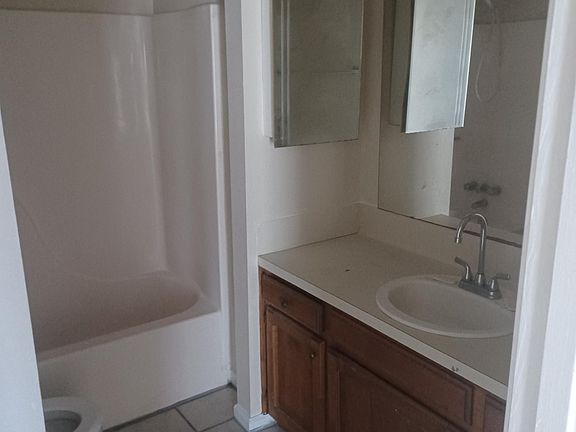 5th image of 15884 S Sanderland Ave #A