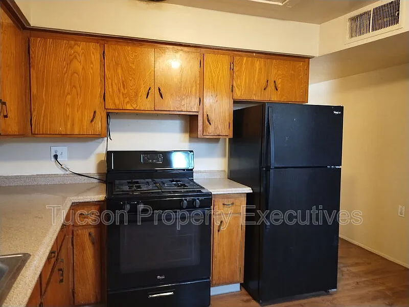 2 bed, 1.0 bath, 1000 sqft, $1,150 — Photo 2