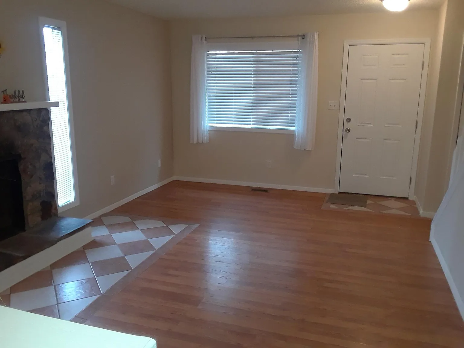 2 bed, 1.5 bath, 992 sqft, $1,405 — Photo 3