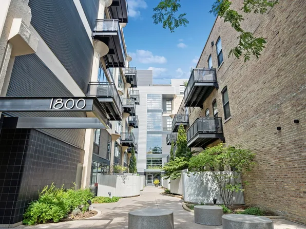 1800 W Grace St APT 112T, Chicago, IL 60613