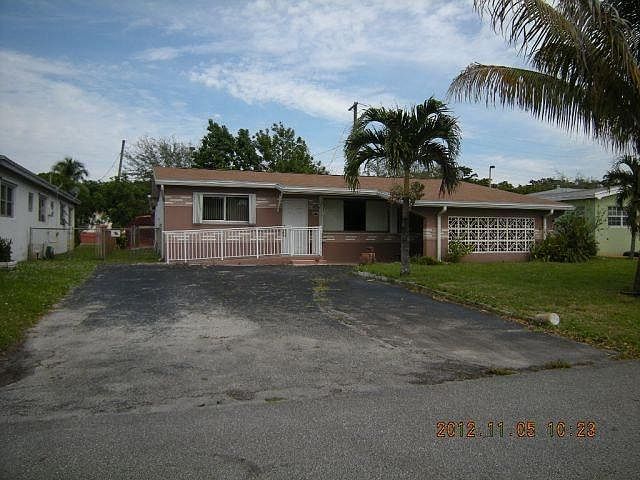 FRONT OF HOUSE