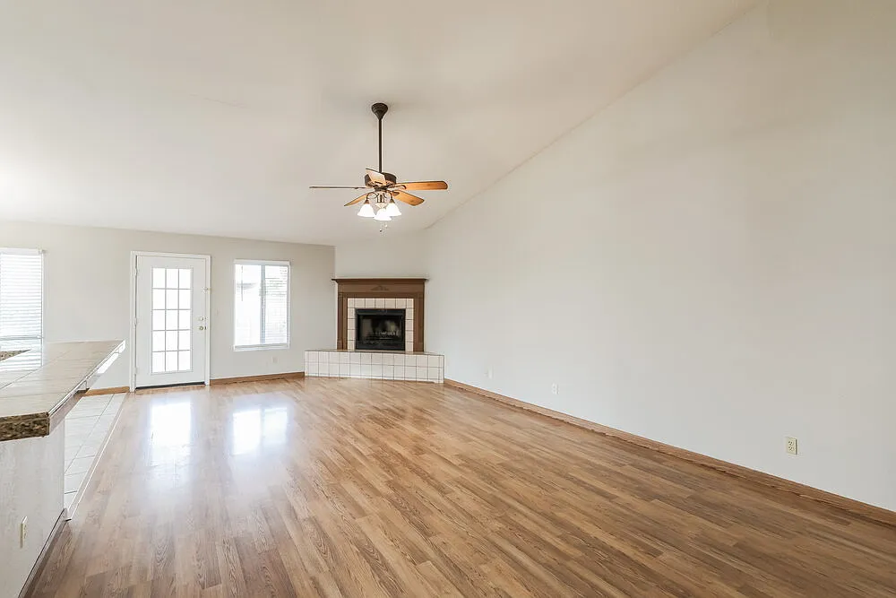 4 bed, 2.0 bath, 2360 sqft, $3,080 — Photo 3