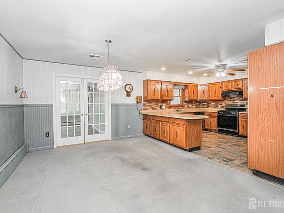 4th image of 35 Miara St