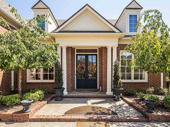 4th image of 1872 E Laurel Hollow Ln
