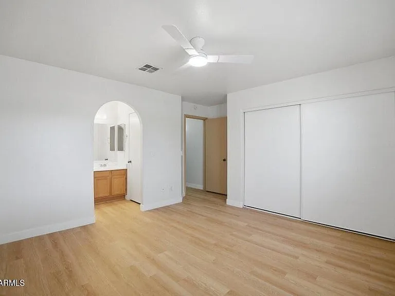 2901 W Irma Ln — Photo 6