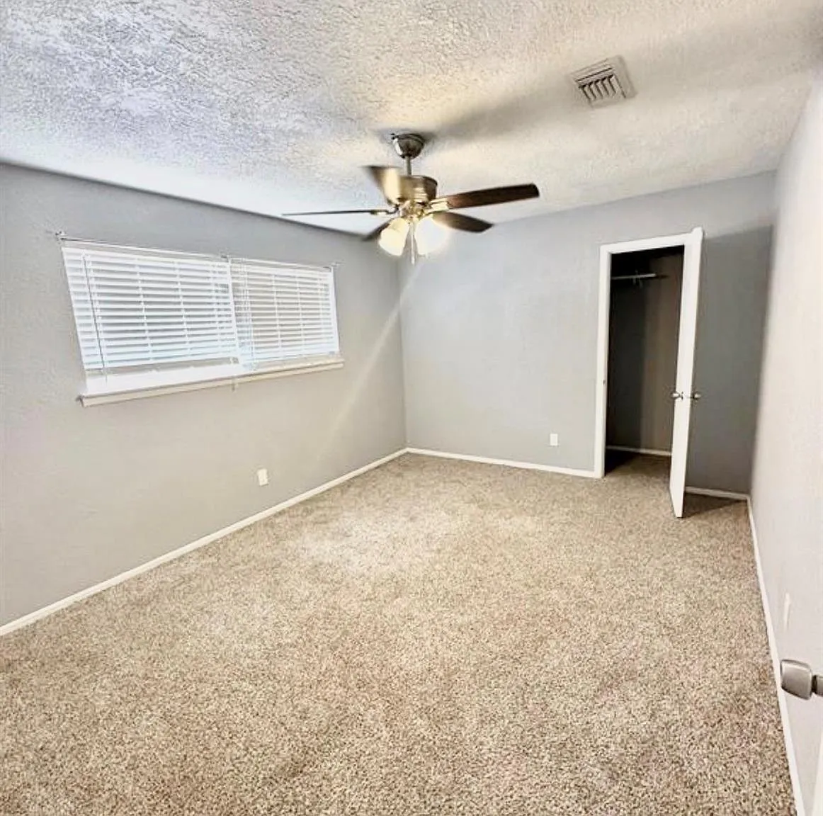 3 bed, 2.0 bath, 1722 sqft, $2,200 — Photo 4