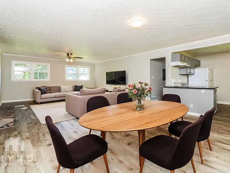 3179 Robin Hood Ln — Photo 3