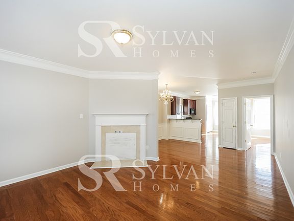 4th image of 7840 The Lakes Dr