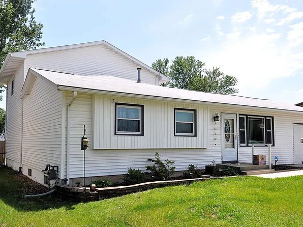 4713 Pine Al Dr, Machesney Park, IL 61115