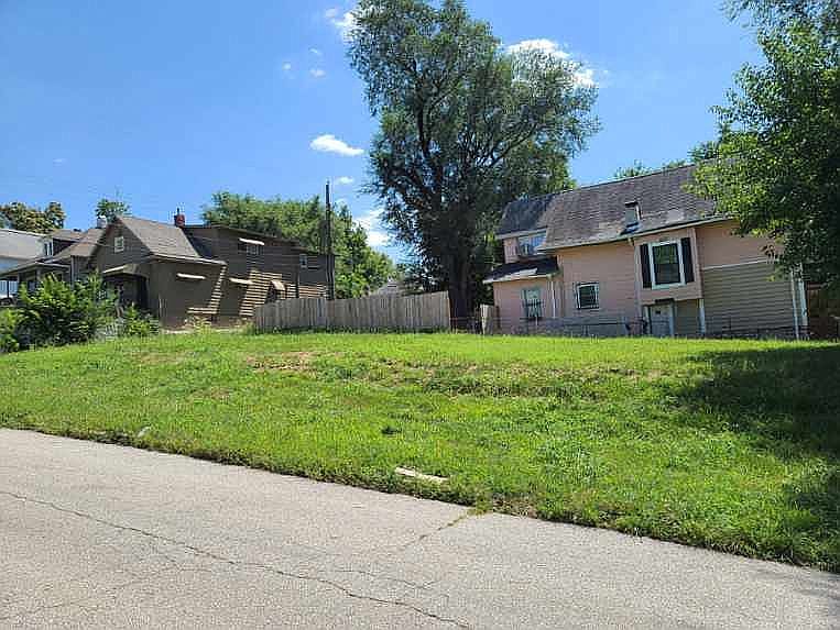 2nd image of 2041 N Tremont St