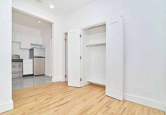 4th image of 229 E 53rd St APT 5R